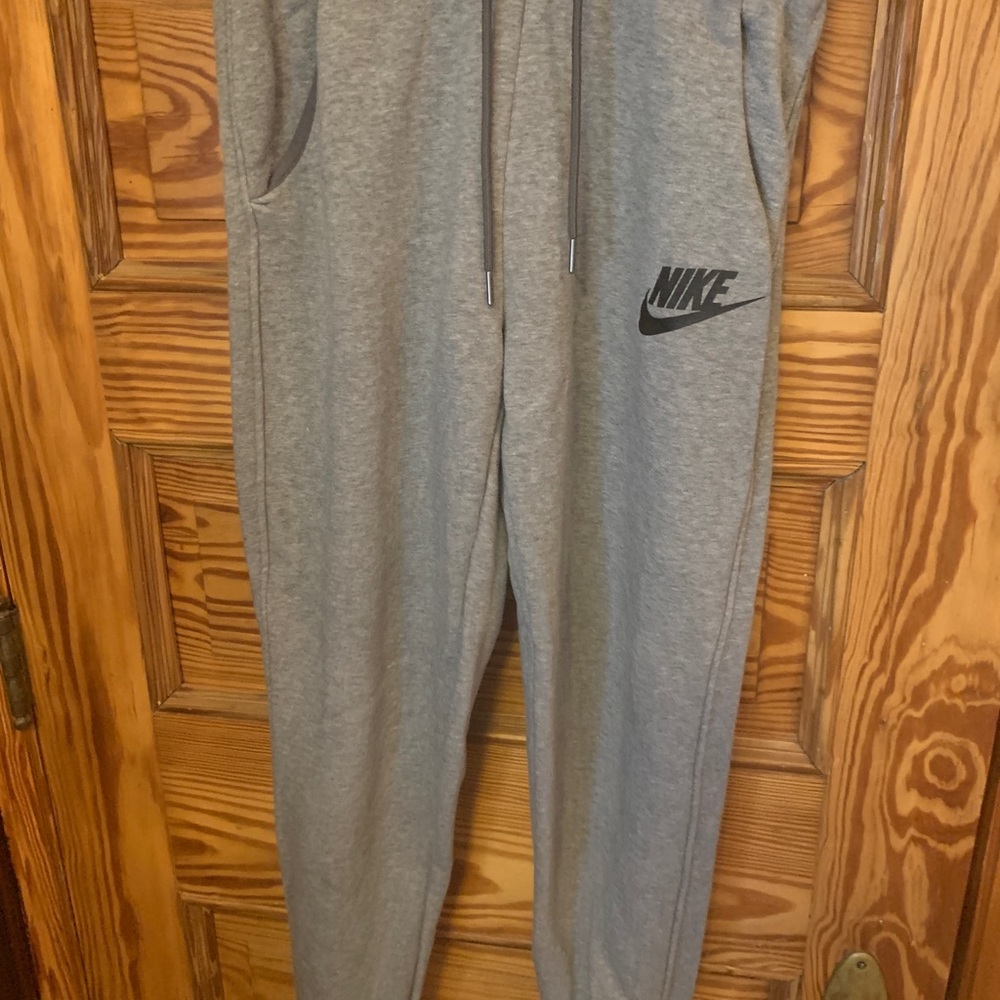 Nike sweatpants - Picture 2 of 4
